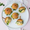 Sliders med kylling - Opskrift på sliders med estragon mayo
