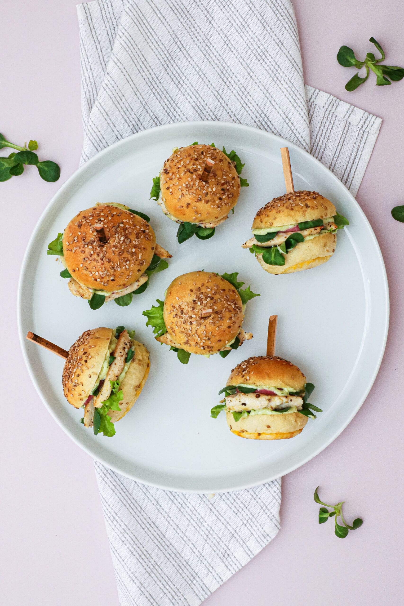Sliders med kylling - Opskrift på sliders med estragon mayo
