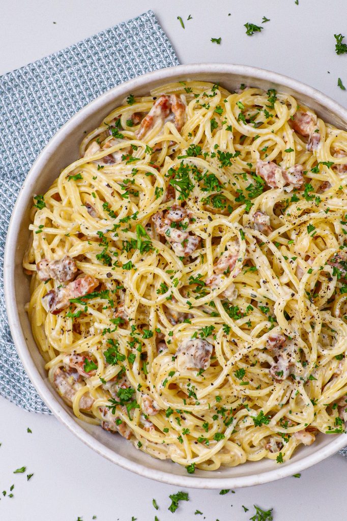 Cremet pasta med bacon og mascarpone - Opskrift a la carbonara