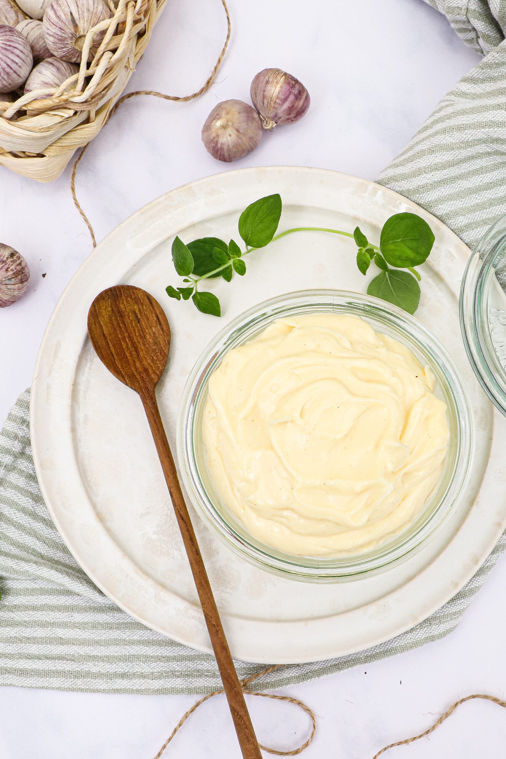 Hjemmelavet aioli - Opskrift på nem hvidløgs mayonnaise