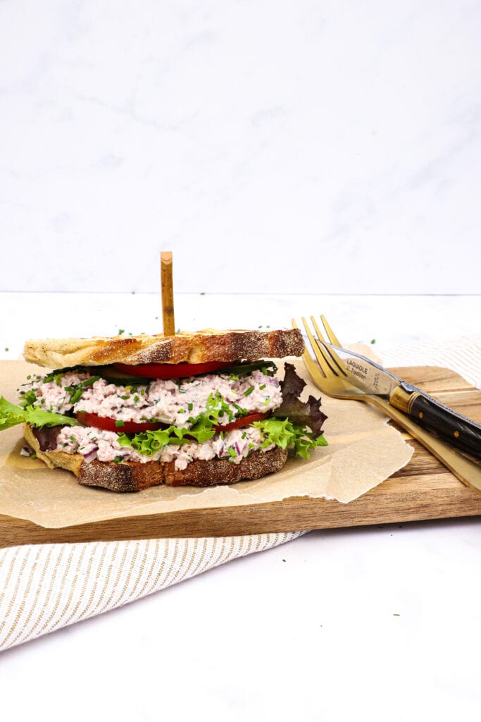 Sandwich med skinkesalat - Opskrift på skinkesalat sandwich