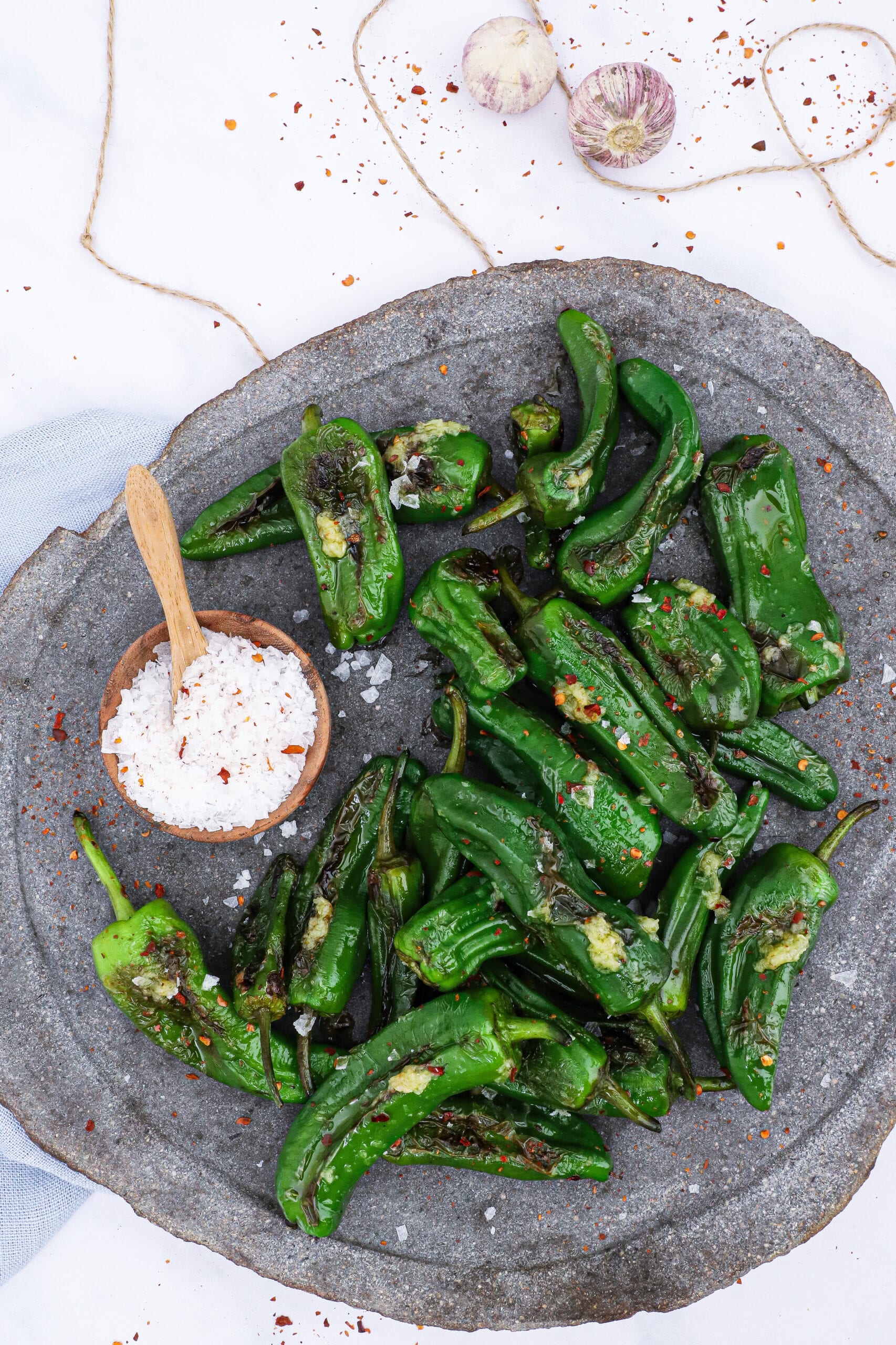 Stegte padron peber med hvidløg og chili - Nem opskrift