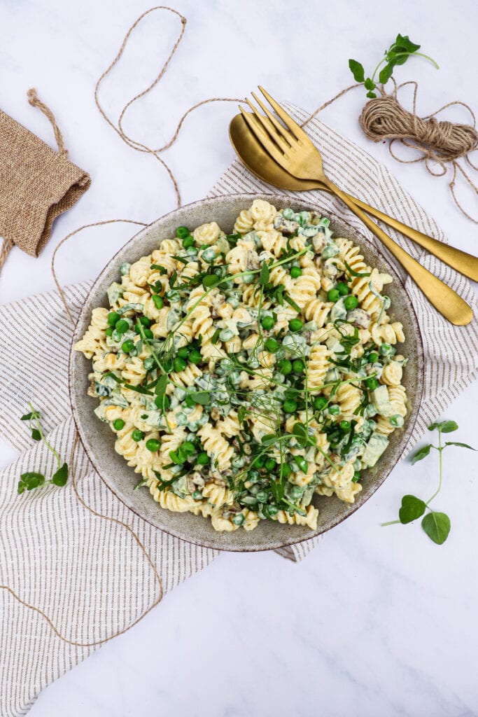 Pastasalat - Opskrift på pastasalat med karry og bacon