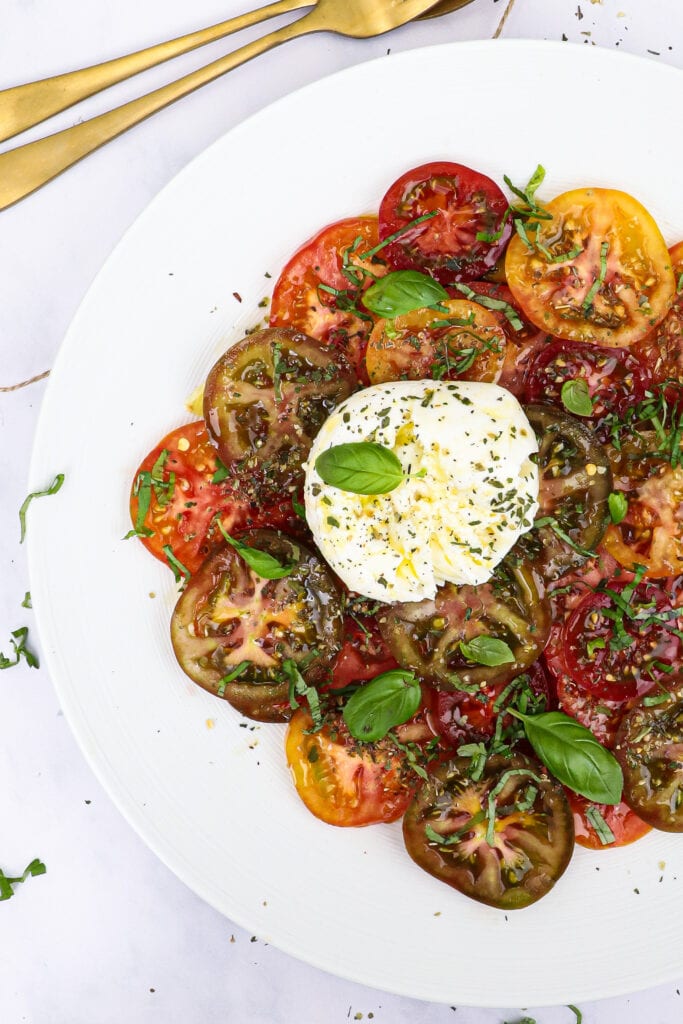Tomatsalat - Opskrift på nem tomat salat med mozzarella