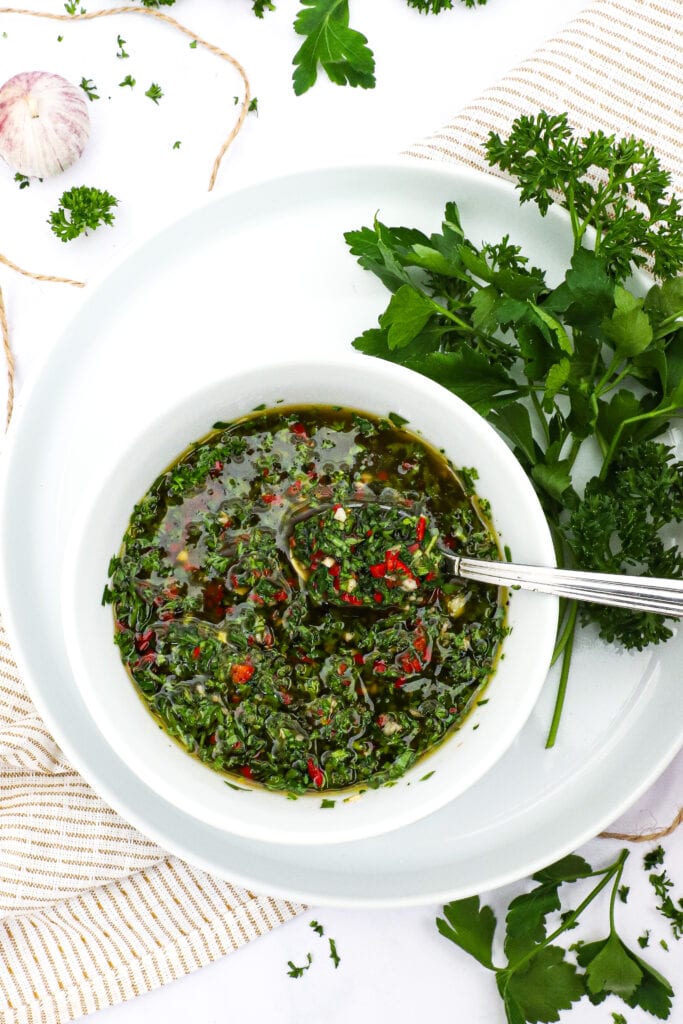 Chimichurri - Opskrift på skøn krydderurtesauce chimichurri