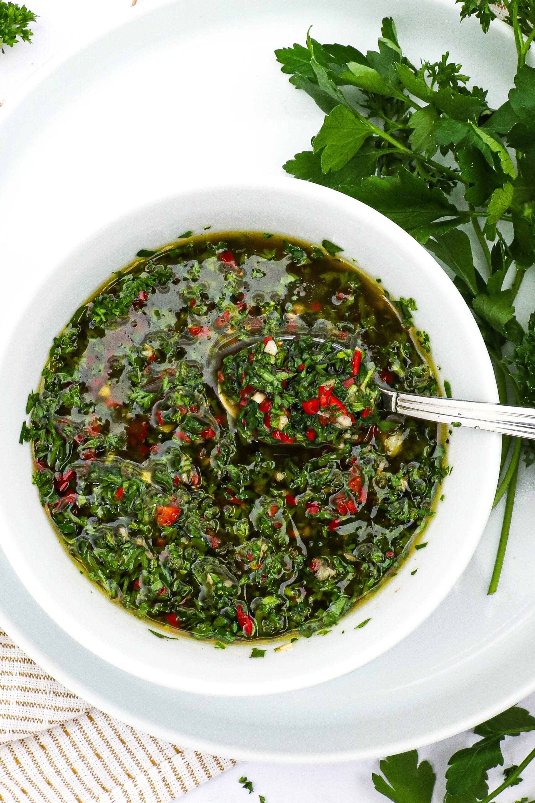 Chimichurri - Opskrift på skøn krydderurtesauce chimichurri