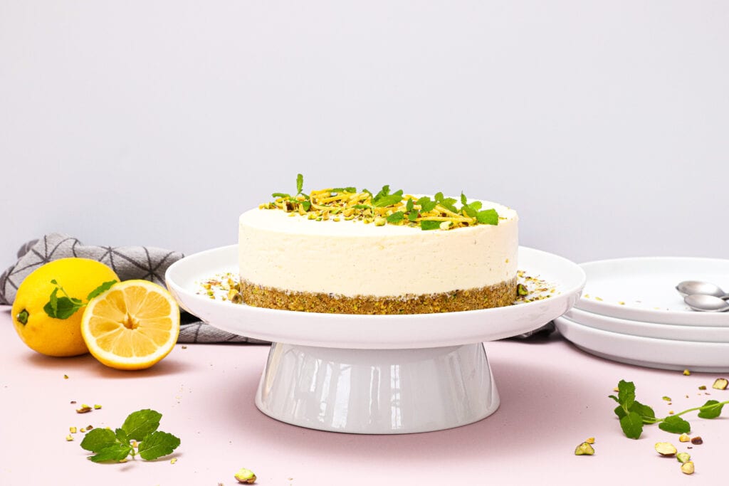 Cheesecake med citron og hyldeblomst - Opskrift på citron cheesecake