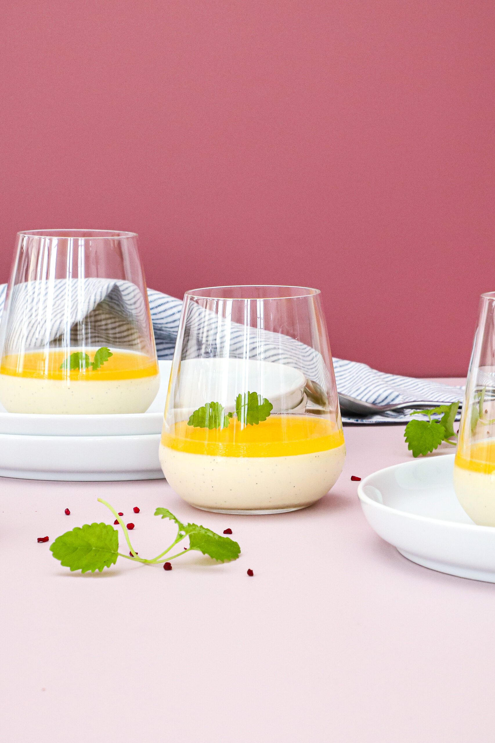 Panna cotta med fersken gelé - Opskrift på italiensk panna cotta