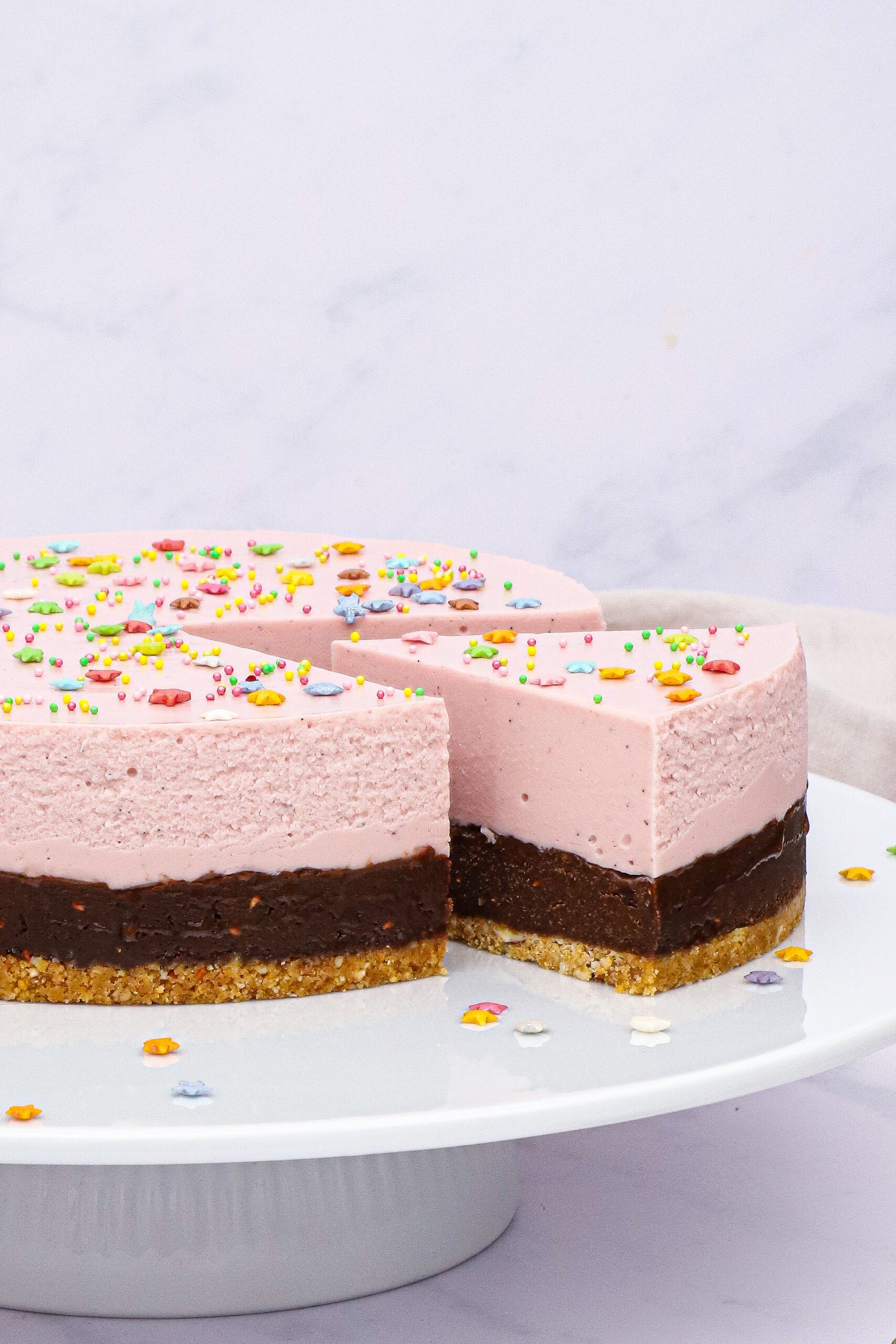 Studenterbrøds cheesecake - Opskrift på cheesecake a la studenterbrød