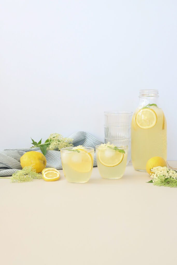 Hyldeblomstsaft - Opskrift på lækker hyldeblomstsaft med citron