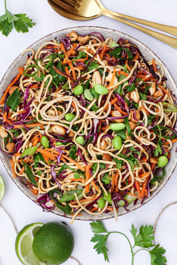 Kold asiatisk nudelsalat - Opskrift på nudelsalat med grøntsager