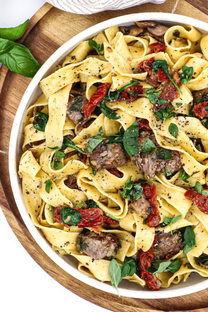 Pasta med oksemørbrad - Opskrift på nem pasta med oksemørbrad