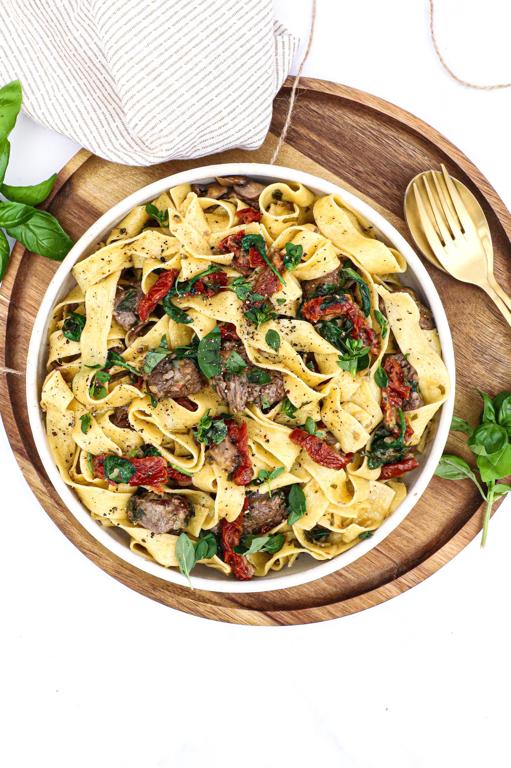 Pasta med oksemørbrad - Opskrift på nem pasta med oksemørbrad