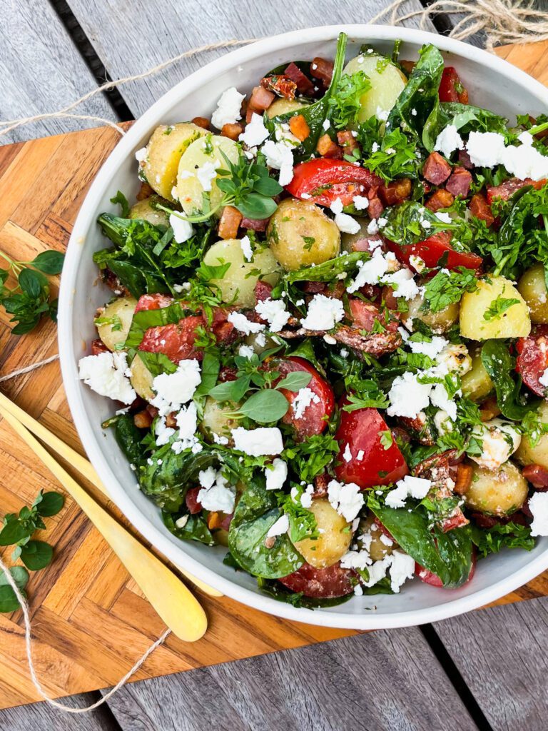 Kartoffelsalat - Opskrift med panchetta, tomat og feta
