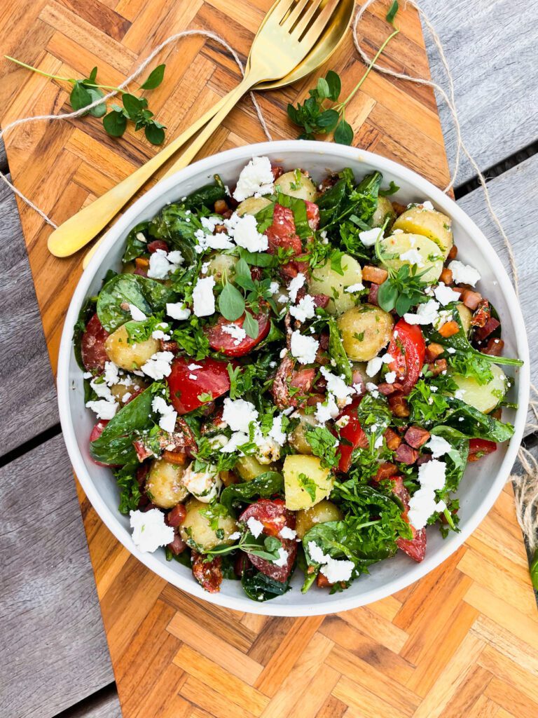 Kartoffelsalat - Opskrift med panchetta, tomat og feta