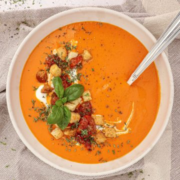 Tomatsuppe med bagte tomater - Opskrift på bagt tomatsuppe