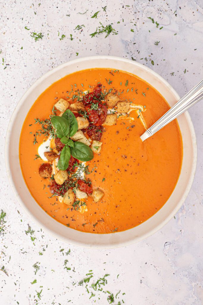 Tomatsuppe med bagte tomater - Opskrift på bagt tomatsuppe