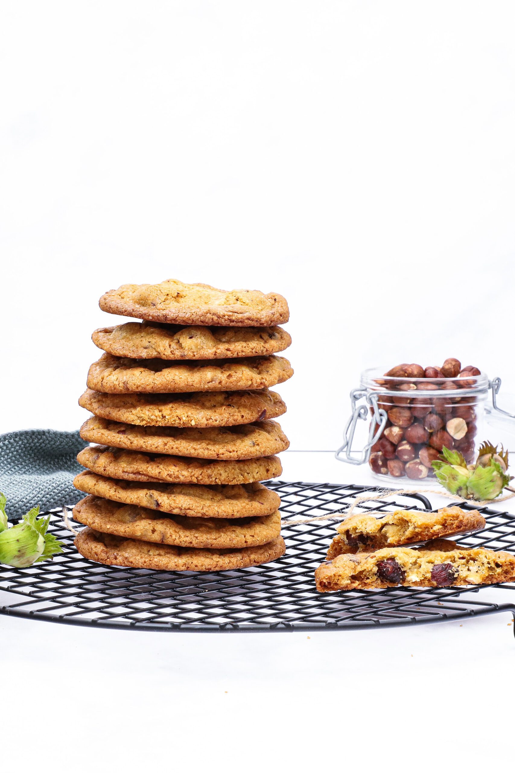 Cookies med hasselnødder og hvid chokolade - Nem opskrift på cookies