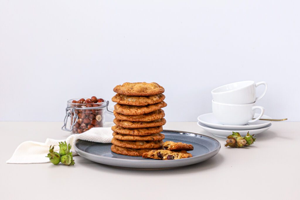 Cookies med hasselnødder og hvid chokolade - Nem opskrift på cookies