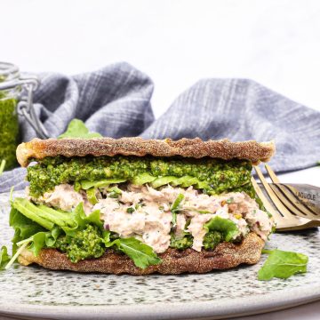 Tunsandwich med pesto og avocado - Opskrift på nem tunsandwich