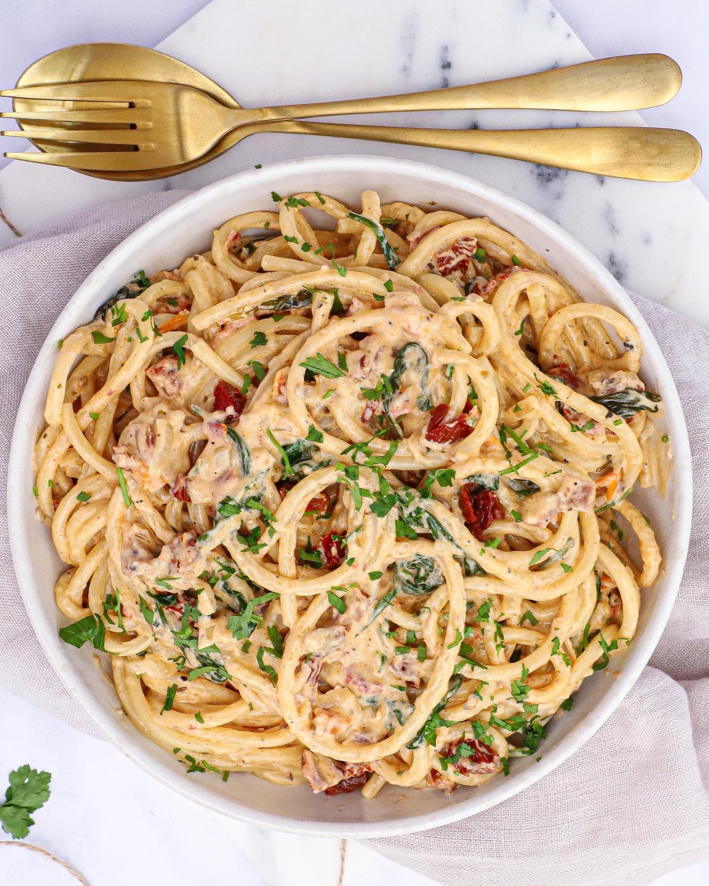 Cremet pasta med soltørrede tomater - Opskrift på nem pasta
