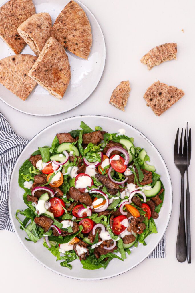 Kebabsalat - Opskrift på kebabsalat med hjemmelavet kebab