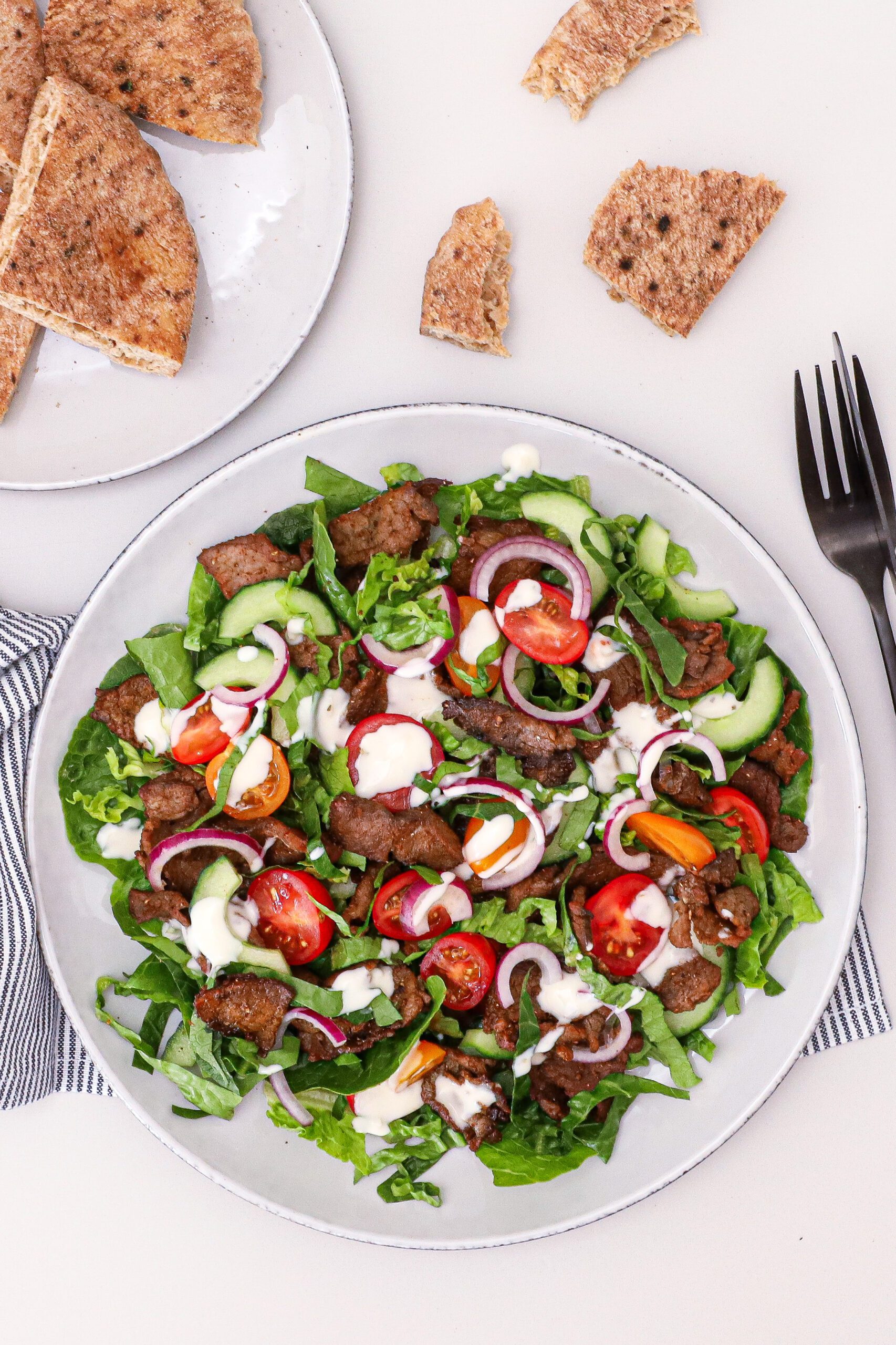 Kebabsalat - Opskrift på kebabsalat med hjemmelavet kebab