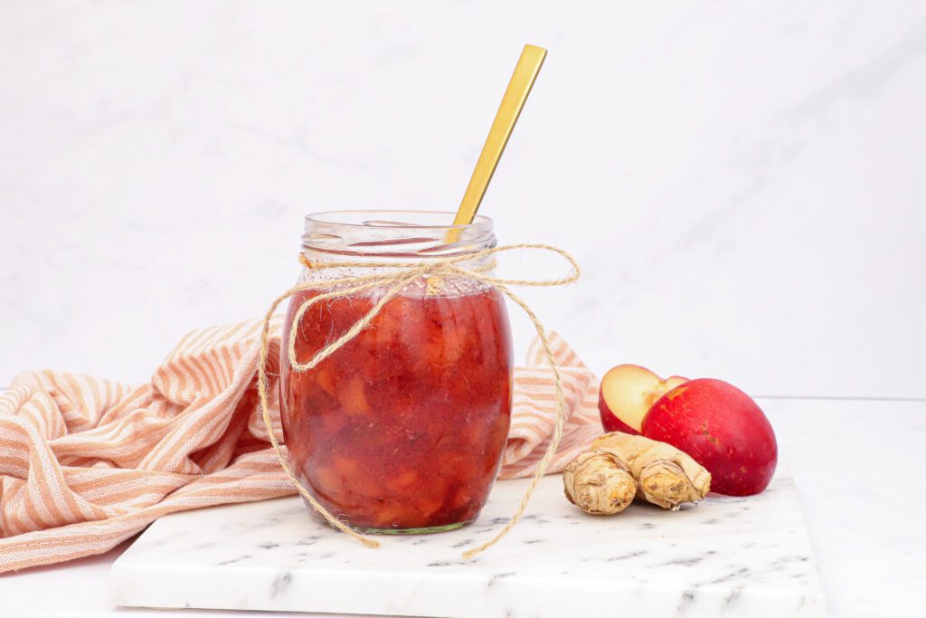 Blommechutney med vanilje og ingefær - Opskrift på blommemarmelade