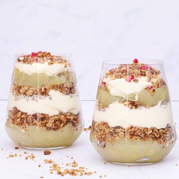 Gammeldags æblekage med nøddecrumble - Opskrift på æblekage