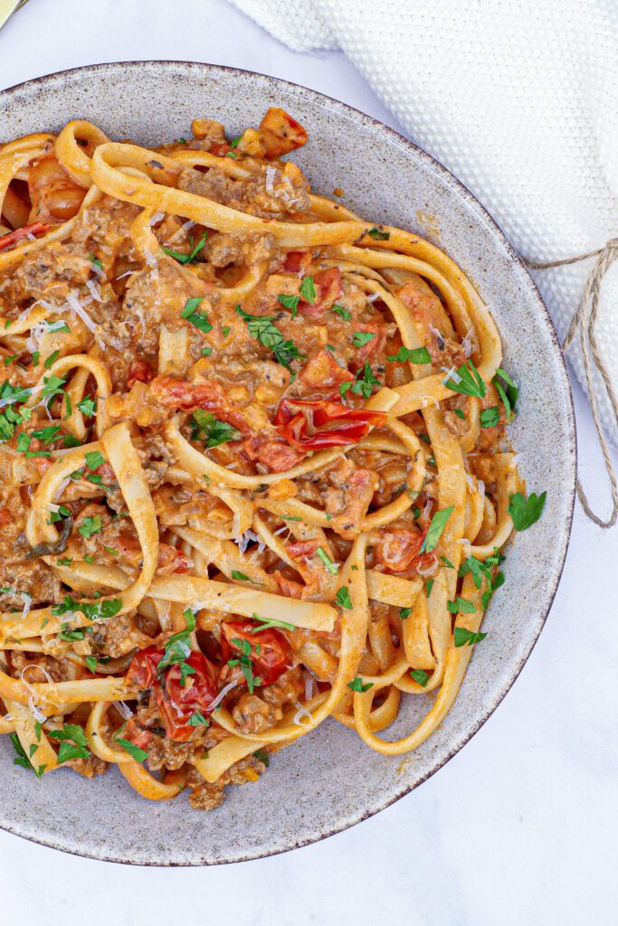 Bolognese med friske tomater - Opskrift på kødsauce med friske tomater