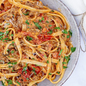 Bolognese med friske tomater - Opskrift på kødsauce med friske tomater
