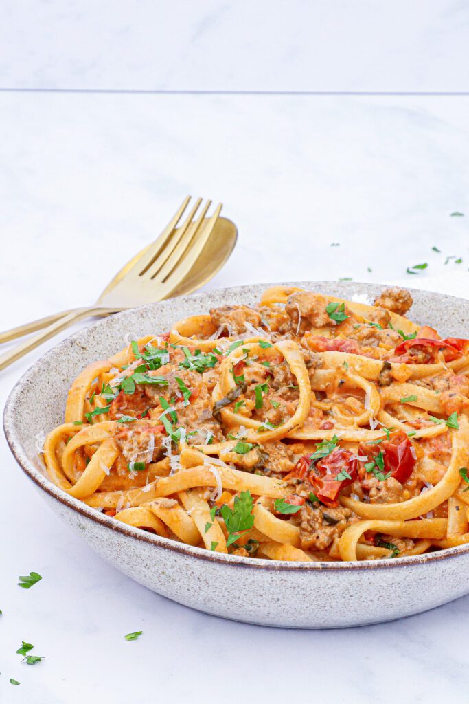 Bolognese med friske tomater - Opskrift på kødsauce med friske tomater