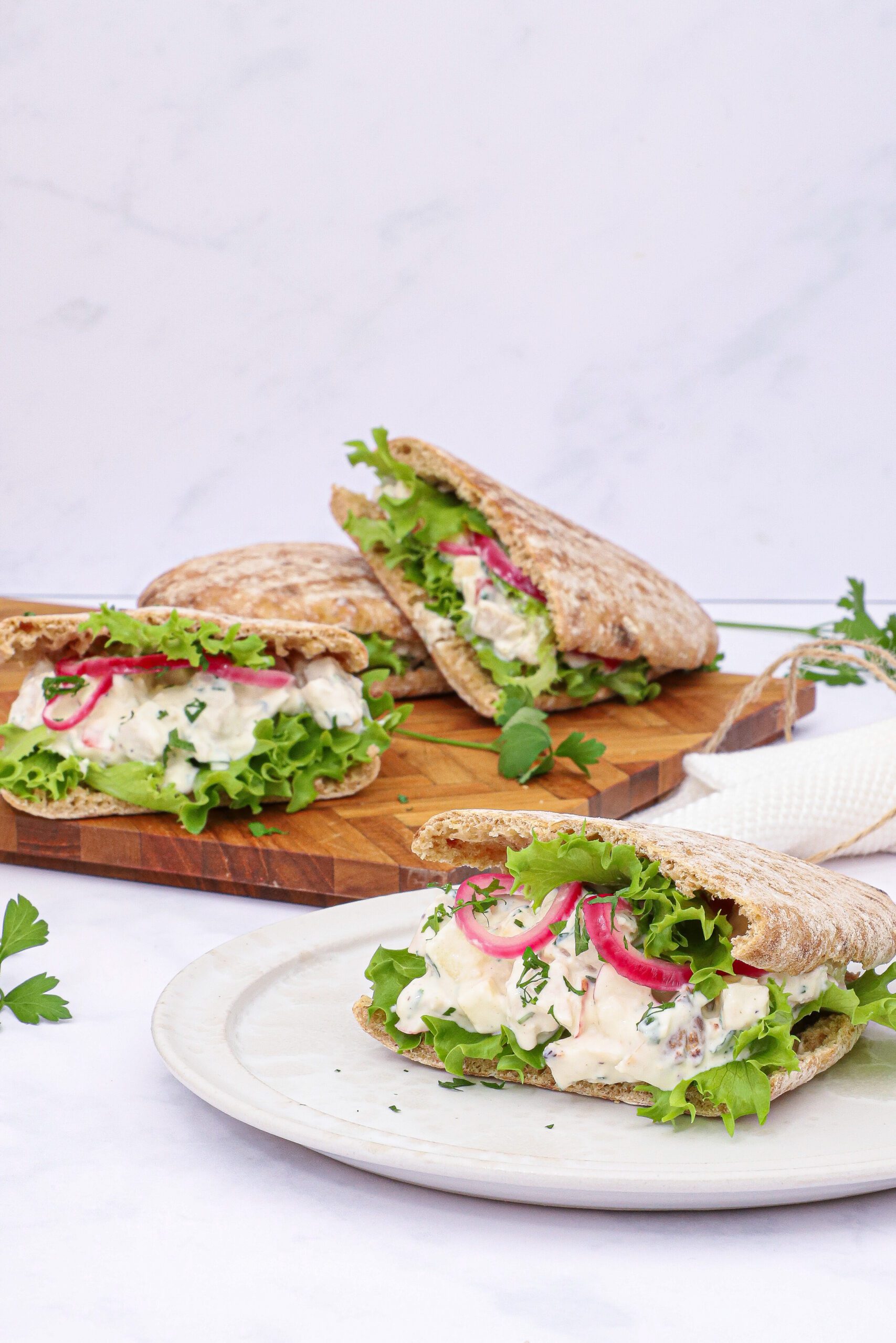Kyllingesalat med estragon og æble - Opskrift på kyllingesandwich
