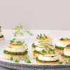 Smørstegt brød med pesto og gedeost - Opskrift på appetizer med gedeost