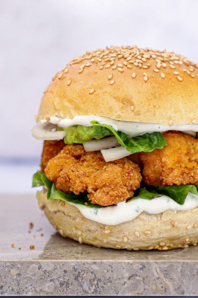 Crispy chicken burger - Opskrift på crispy kylling burger