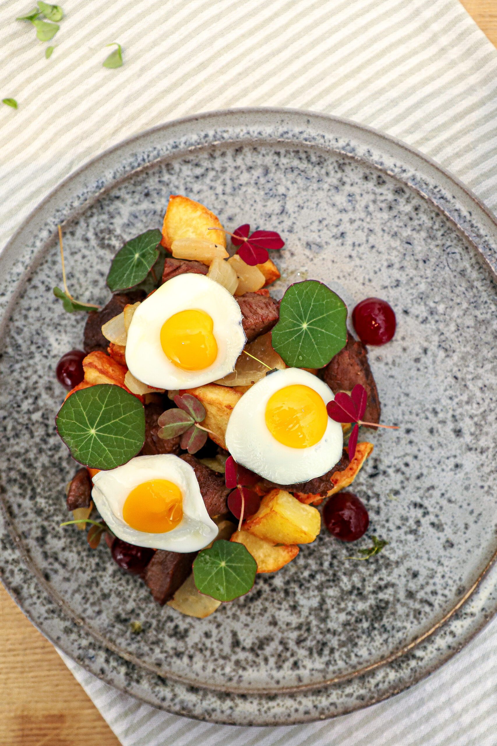 Gourmet biksemad - Opskrift med oksemørbrad, vagtelæg og bearnaise