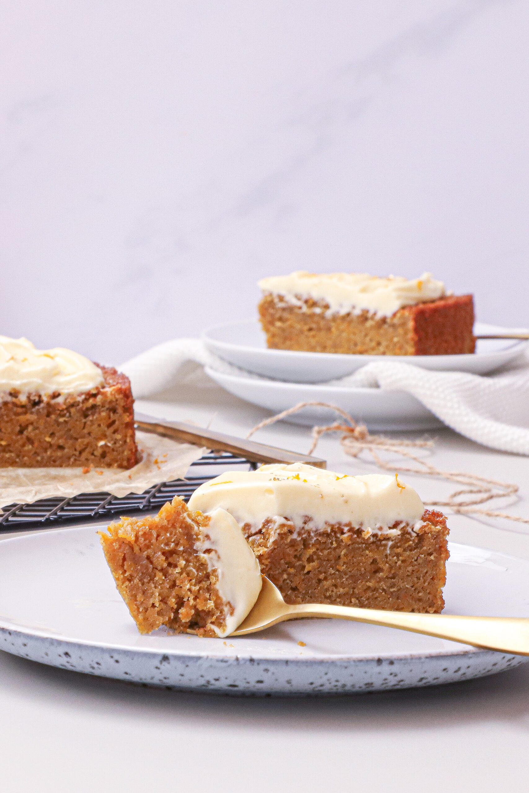 Græskarkage med frosting - Opskrift på halloween kage med græskar