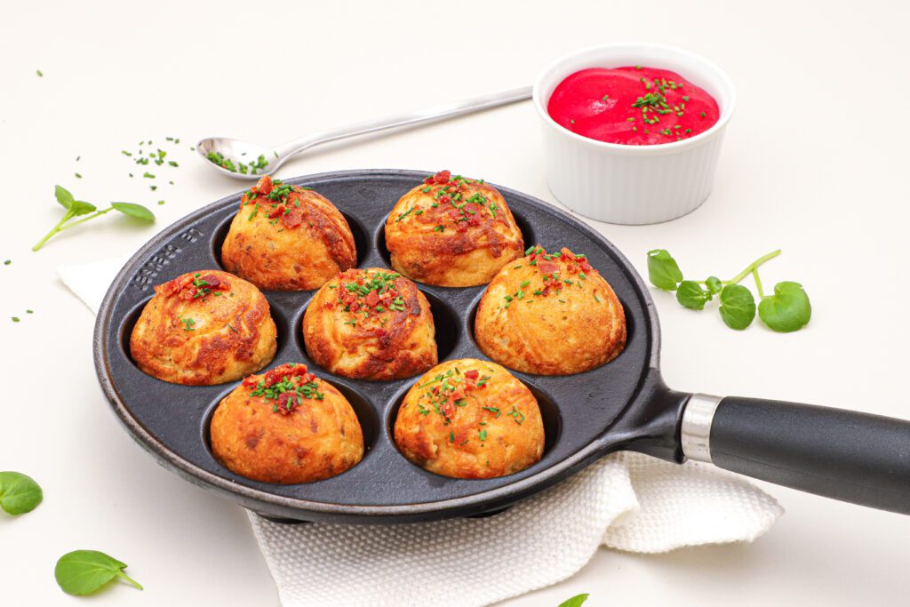 Salte æbleskiver med bacon - Opskrift på mad-æbleskiver