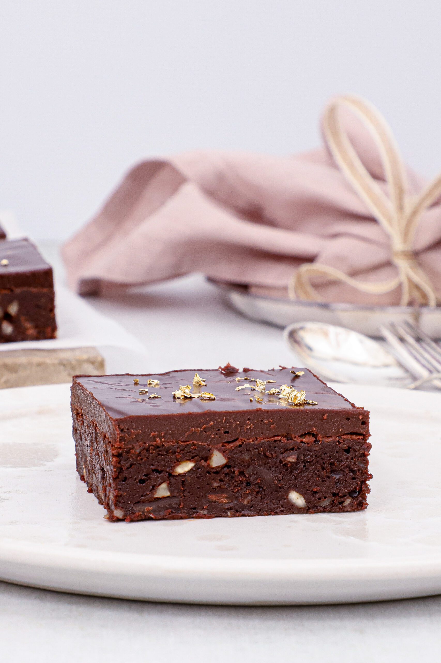 Espresso brownie med chokolade ganache - Opskrift på konfektkage