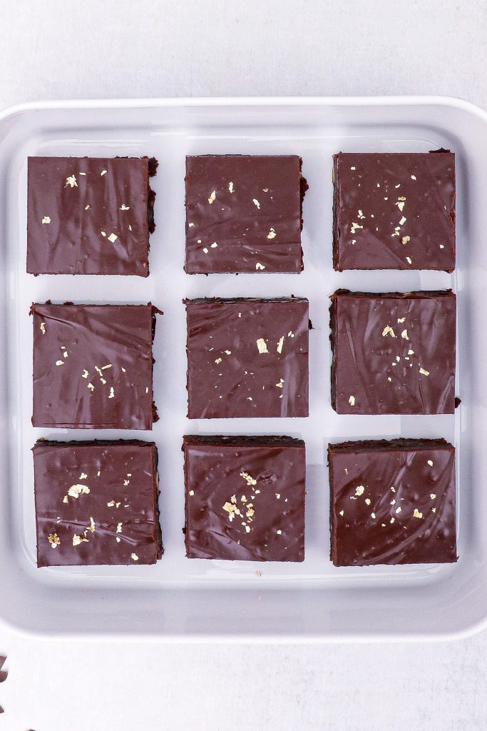 Espresso brownie med chokolade ganache - Opskrift på konfektkage
