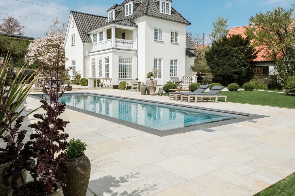 Komplet swimmingpool i haven