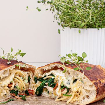 Calzone med spaghetti, kylling, svampe - Opskrift på calzone