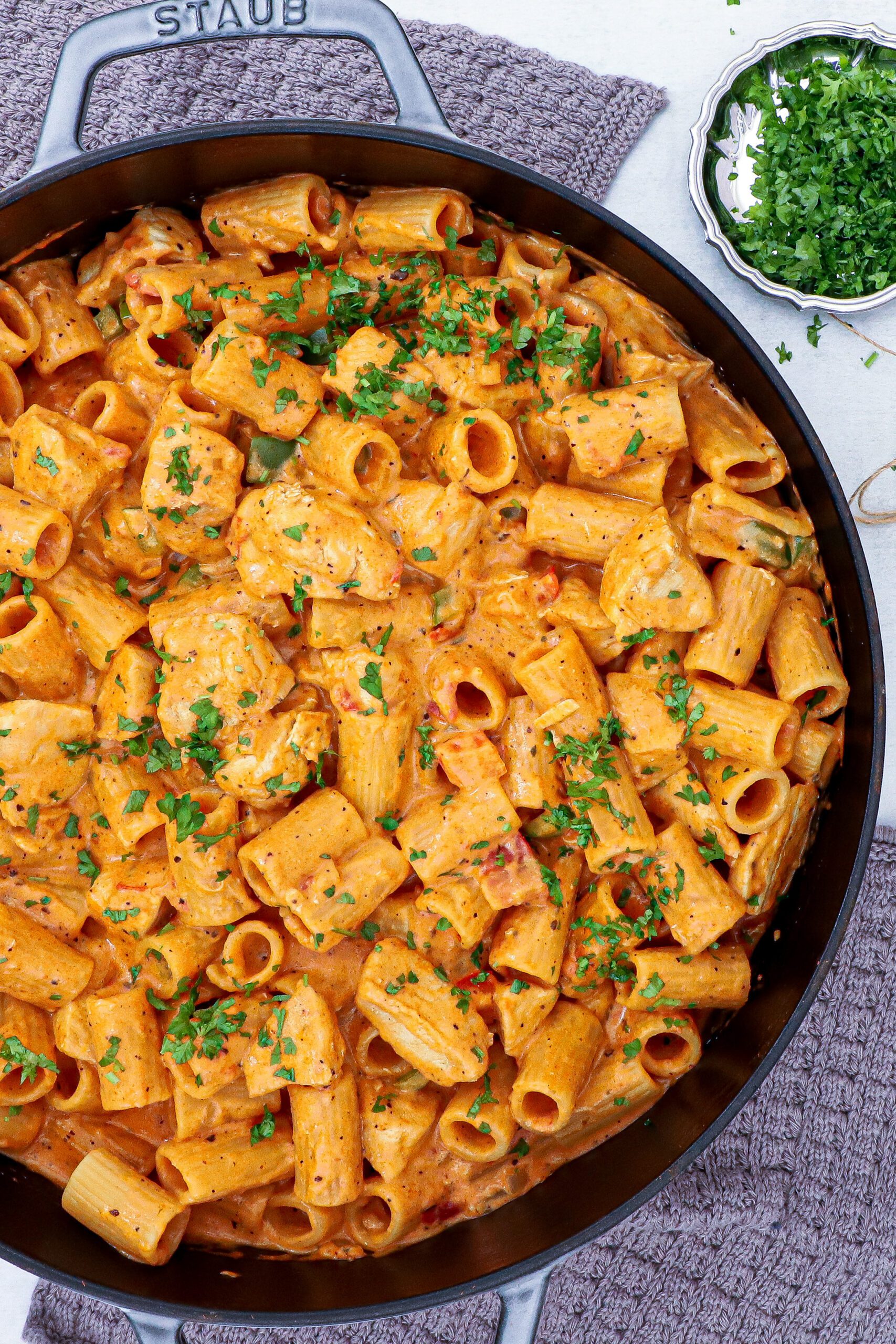 One pot cajun pasta med kylling - Opskrift på cremet one pot pasta