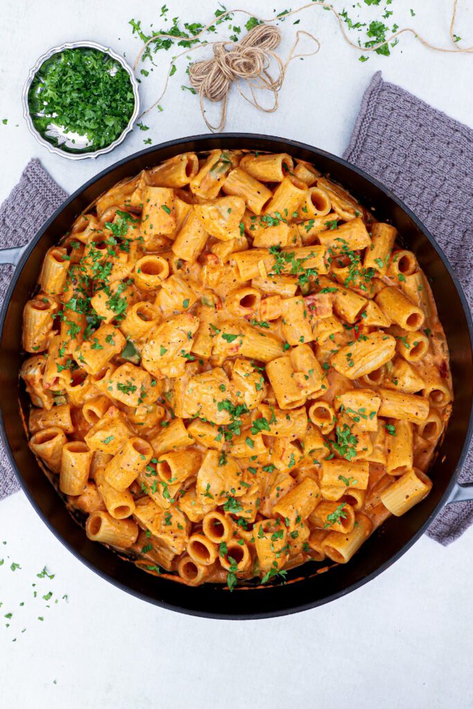 One pot cajun pasta med kylling - Opskrift på cremet one pot pasta