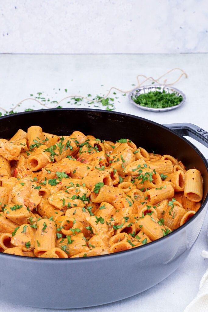 One pot cajun pasta med kylling - Opskrift på cremet one pot pasta