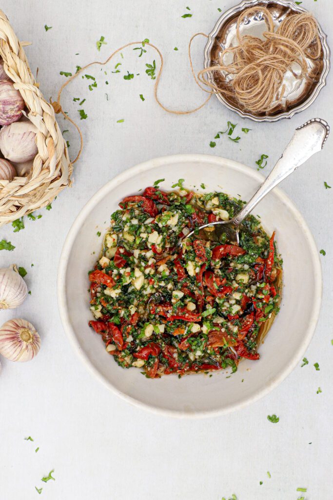 Marinade med soltørrede tomater - Opskrift på nem marinade