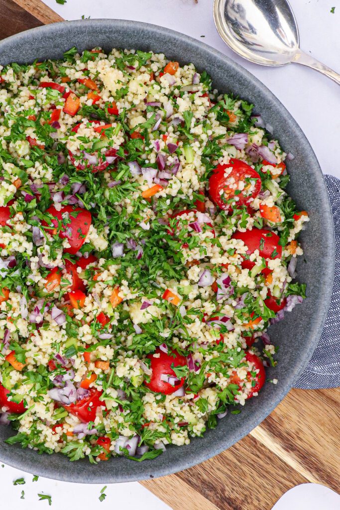 Couscous salat - Opskrift på couscous salat med grøntsager
