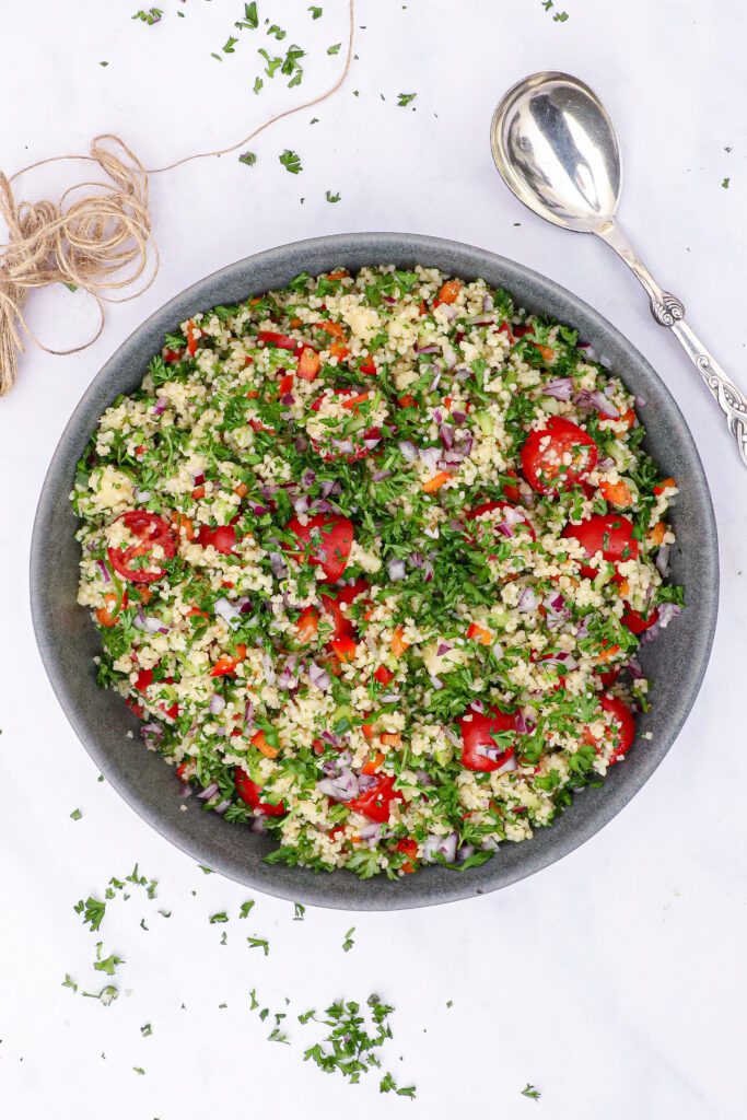 Couscous salat - Opskrift på couscous salat med grøntsager