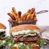 Græsk burger - Opskrift på burger med græsk bøf og tzatziki