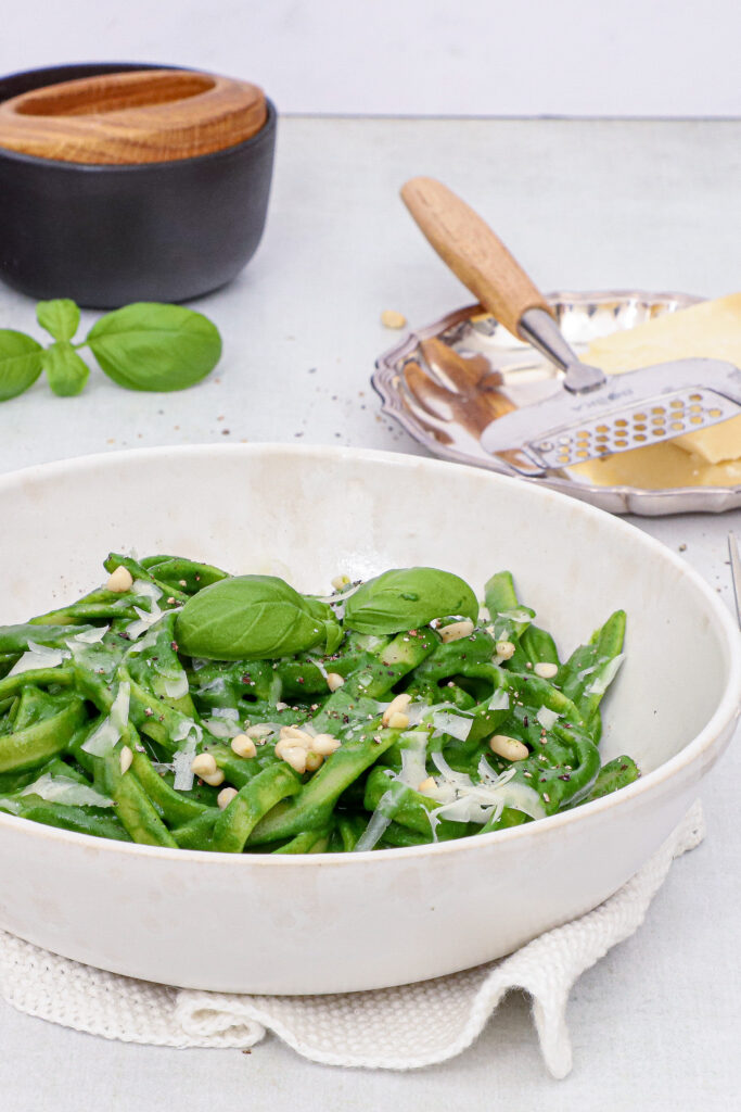Pasta med cremet spinatsauce - Opskrift på nem spinatsauce